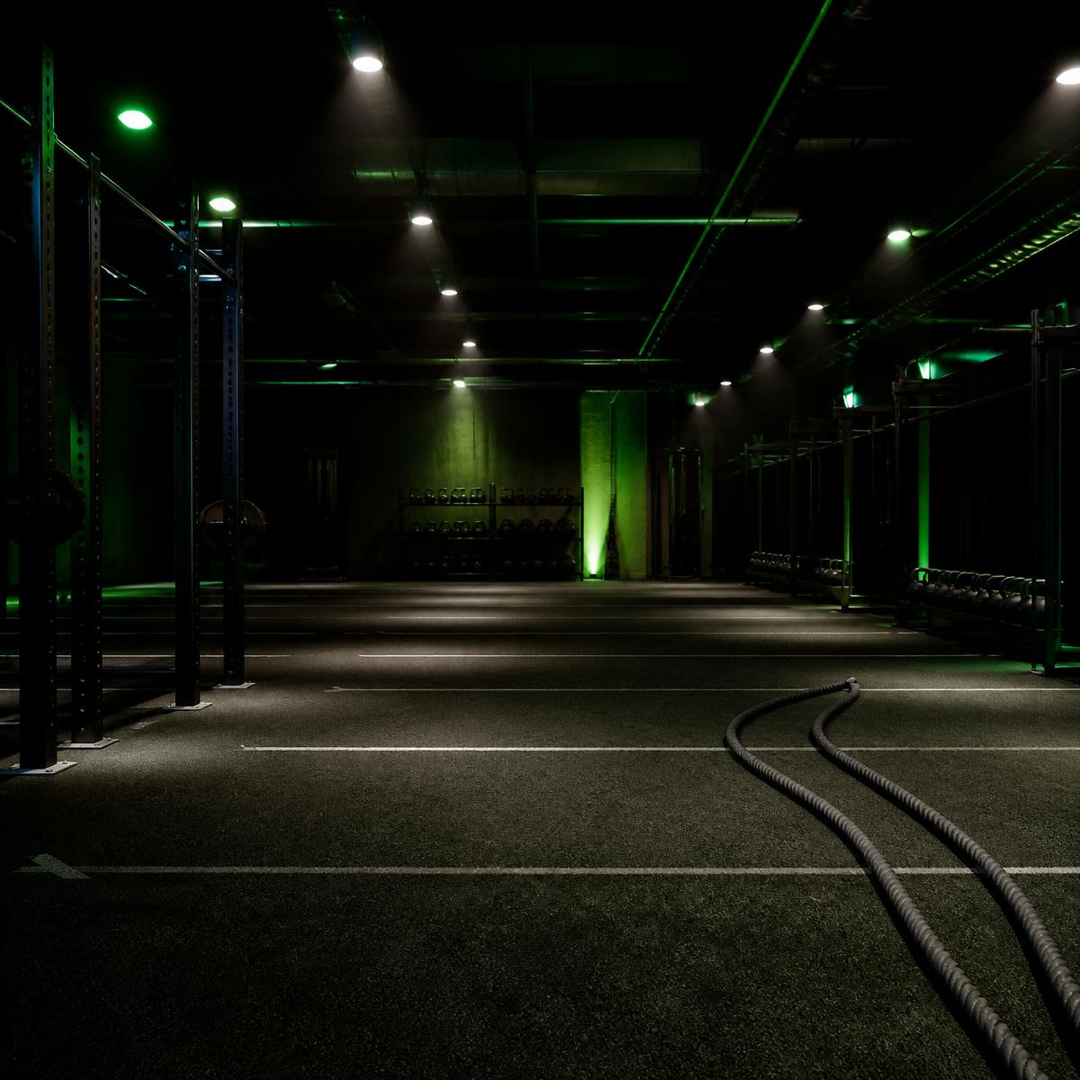 Imagen conceptual de una zona funcional con suelo técnico, kettlebells y cuerdas